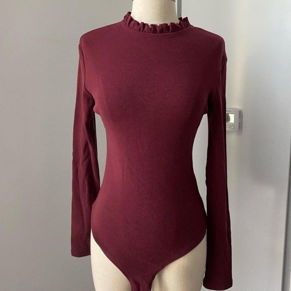 Burgundy Ribbed Long Sleeve Bodysuit with Ruffled Mock Neck Women's Large 1281